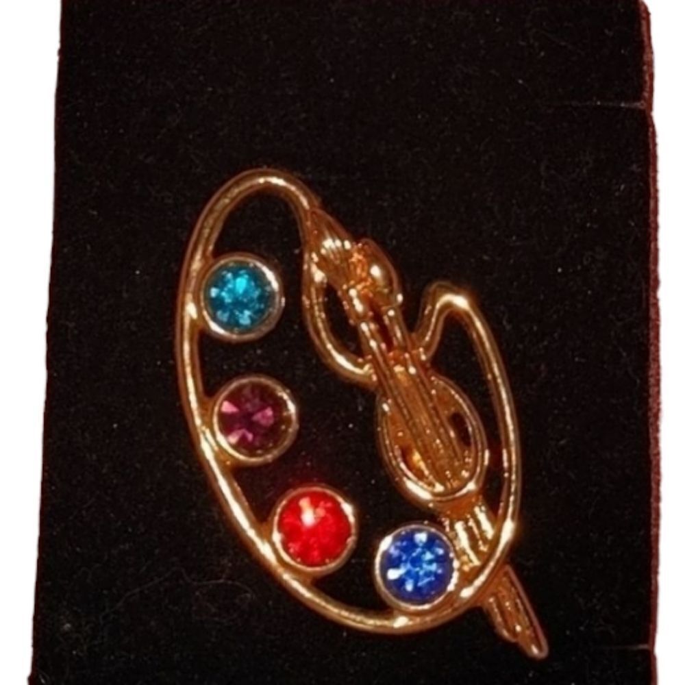 Beautiful Vintage Art pin